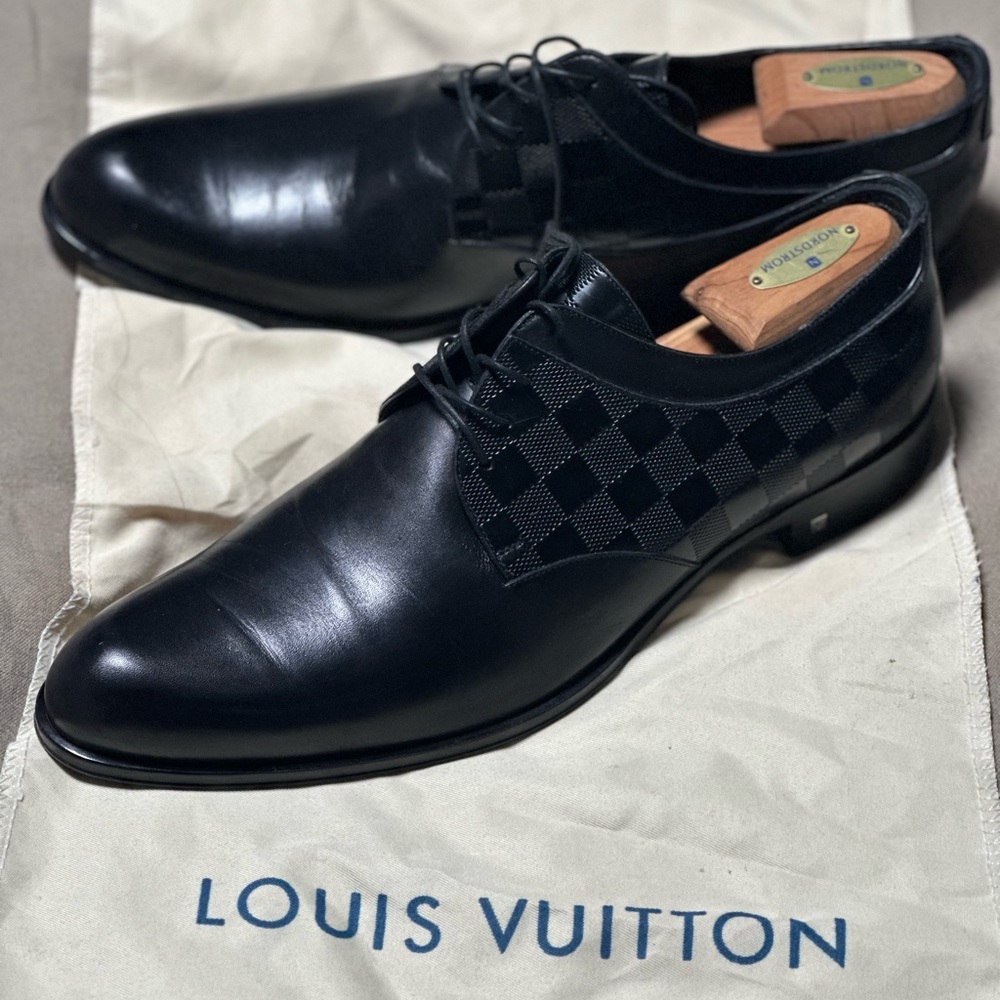LOUIS VUITTON
Mens Calfskin Damier Delaware Lace